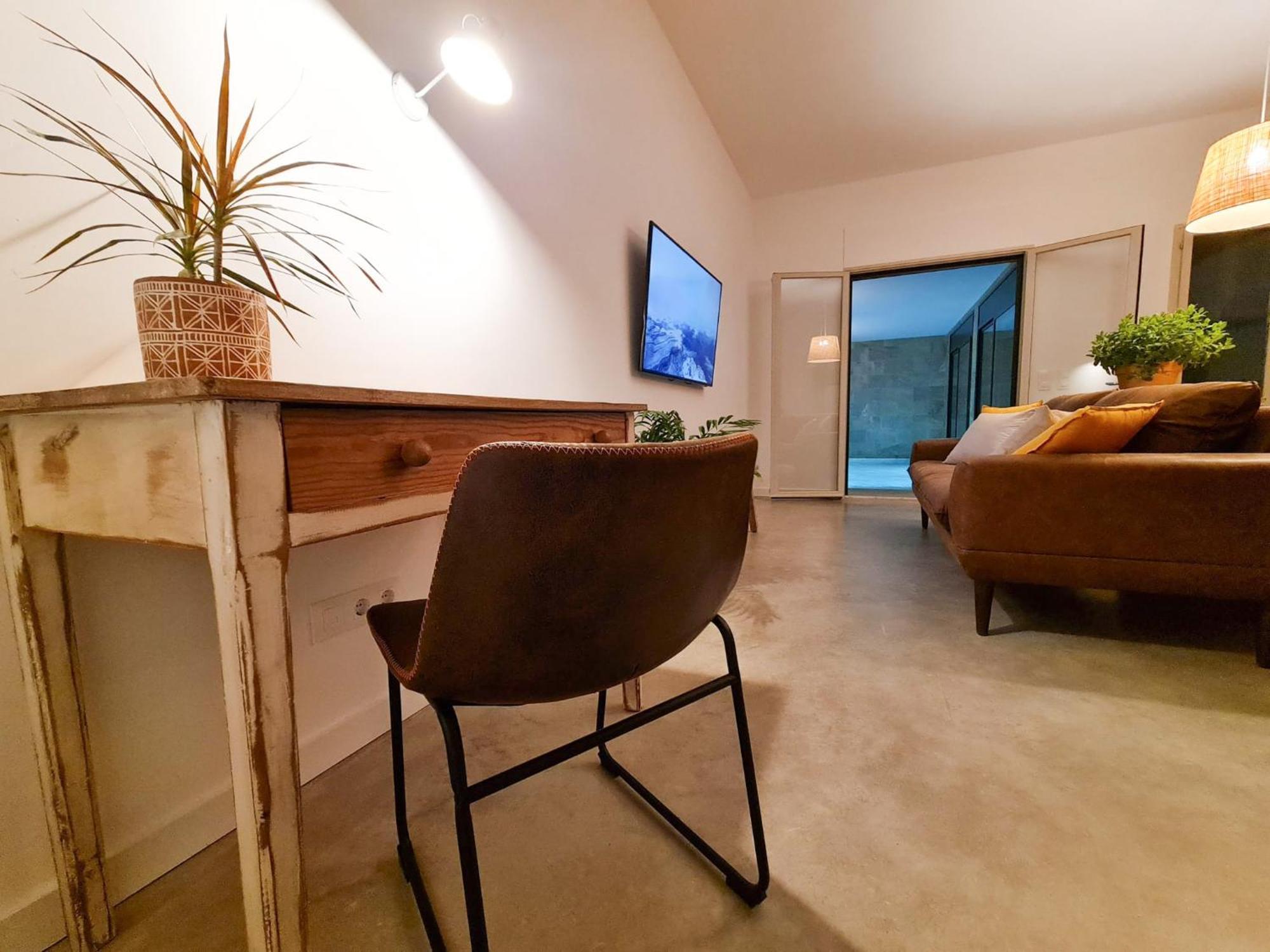 Апартаменты Loft Con Piscina Climatizada De Agua Salada Y Parking En El Centro De Figueres Фигерас Экстерьер фото