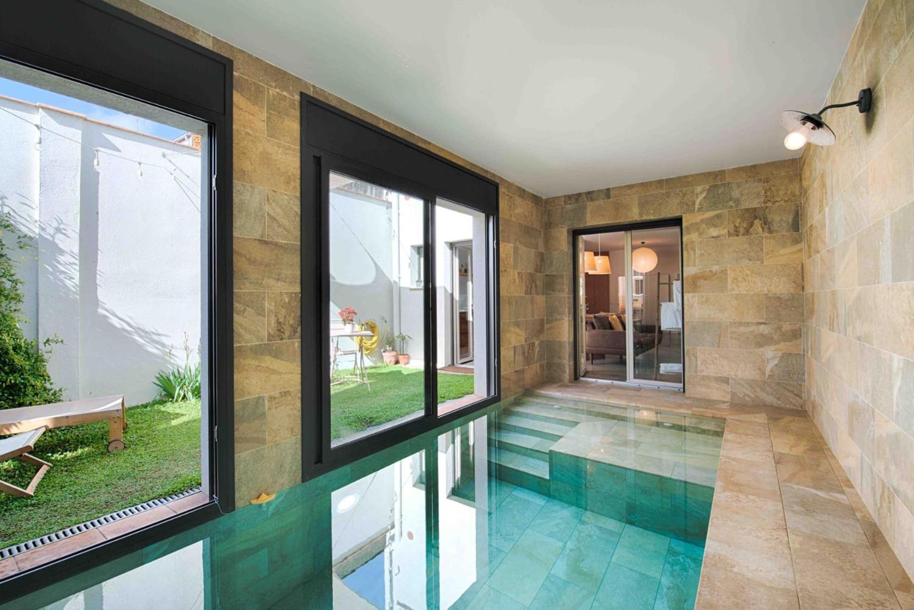 Апартаменты Loft Con Piscina Climatizada De Agua Salada Y Parking En El Centro De Figueres Фигерас Экстерьер фото