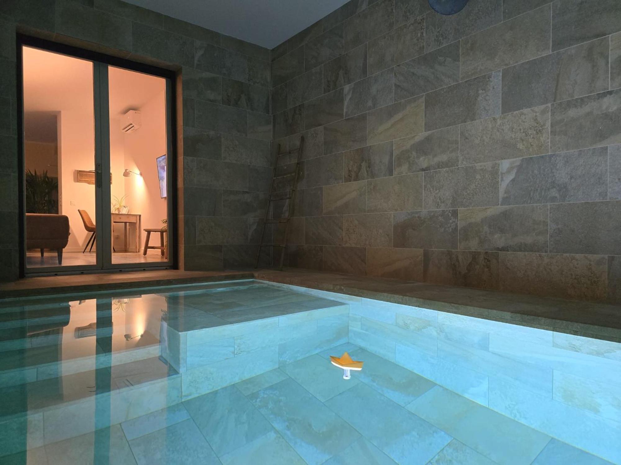 Апартаменты Loft Con Piscina Climatizada De Agua Salada Y Parking En El Centro De Figueres Фигерас Экстерьер фото